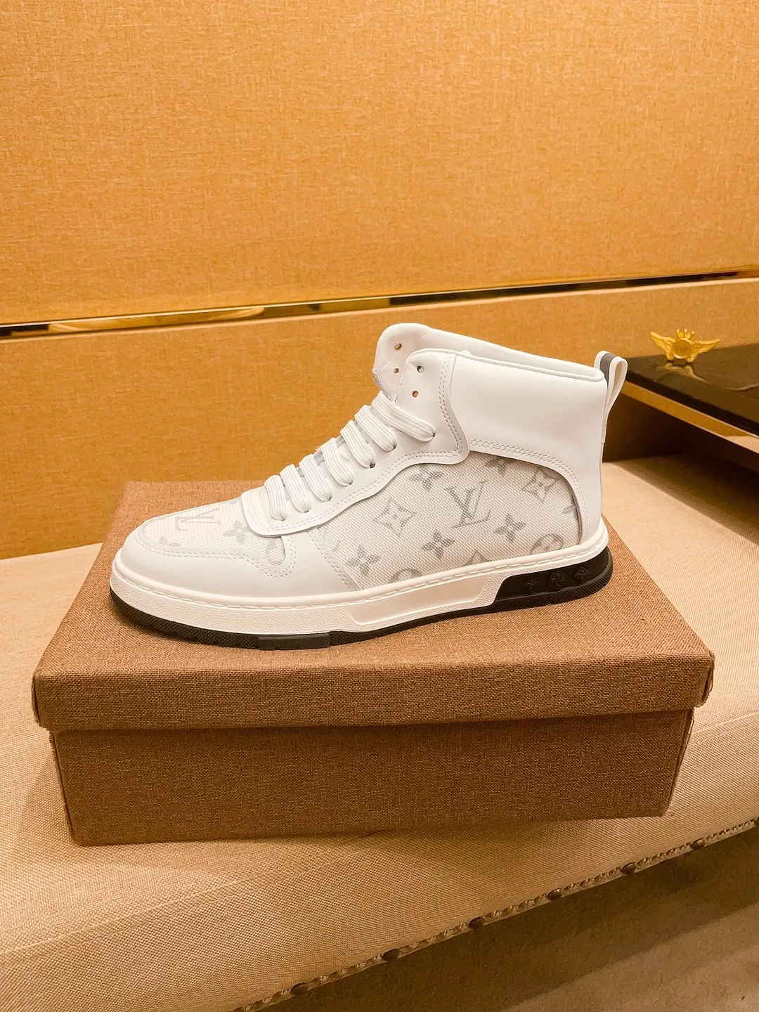 Men's shoes 💰 440💰【 LV 】🔥 Louis Vuitton, high-end men's shoes brand, official website 1:1 latest masterpiece: the upper is made of first-layer cowhide imported from Italy with a comfortable and breathable lining➕original non-slip and wear-resistant outsole🔥, making walking more convenient and comfortable! An exclusive new model, a stunning work, a beautiful 1:1 replica [color] compared to the official quality! Create a fashionable personality to set off your uniqueness! A must-have for trendy men! Classic🔥Size: 38-44 Color: 🔥Multiple colors available🔥